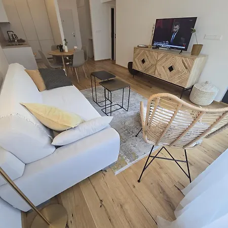 In The Centre - Free Garage Parking