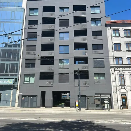 In The Centre - Free Garage Parking Апартаменты Братислава