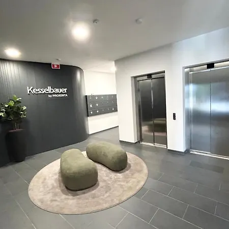 In The Centre - Free Garage Parking Apartment *