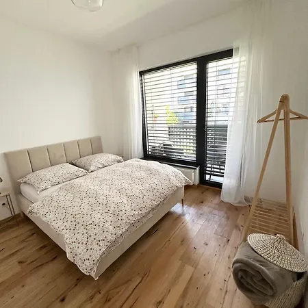 In The Centre - Free Garage Parking