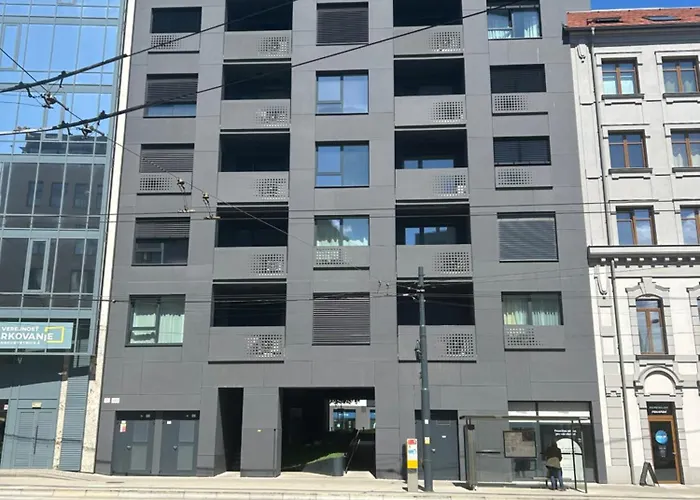 In The Centre - Free Garage Parking Apartment Pressburg