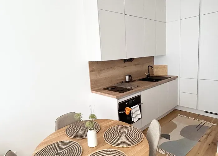 Apartment In The Centre - Free Garage Parking *